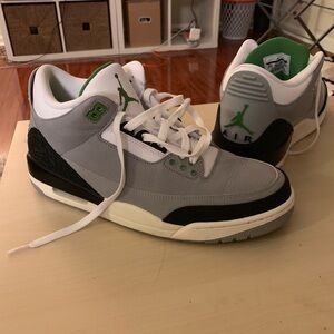 Jordan Men's Gray, Black, and Green Sneakers